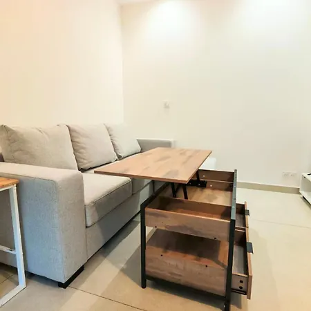 Appartamento 2-bedroom In Sleeps 4